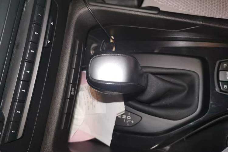 Used BMW X1 2012 sDrive18i Luxury Edition Gear Lever