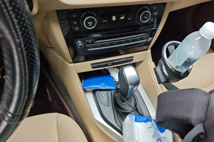 Used BMW X1 2012 sDrive18i Luxury Edition Gear Lever