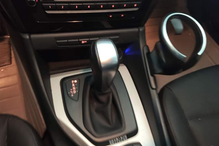 Used BMW X1 2012 sDrive18i Luxury Edition Gear Lever
