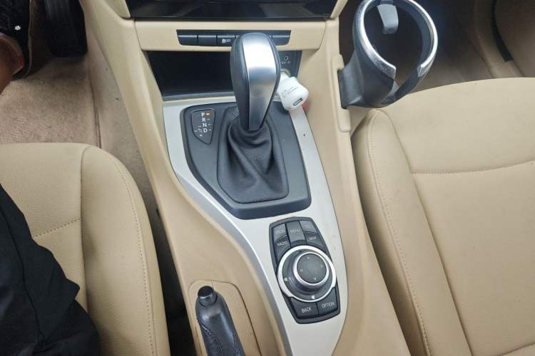 Used BMW X1 2012 sDrive18i Luxury Edition Gear Lever