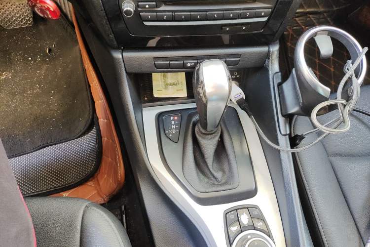 Used BMW X1 2012 sDrive18i Luxury Edition Gear Lever