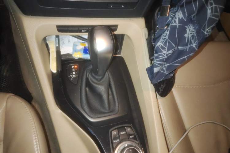 Used BMW X1 2012 sDrive18i Luxury Edition Gear Lever