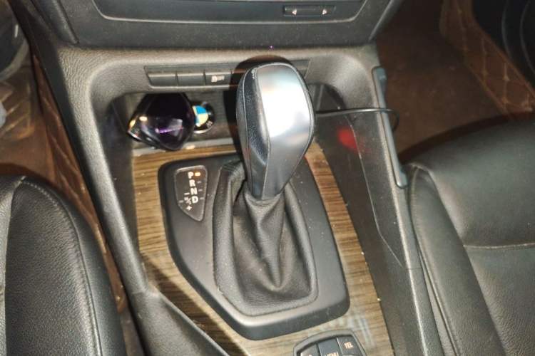 Used BMW X1 2012 sDrive18i Luxury Edition Gear Lever