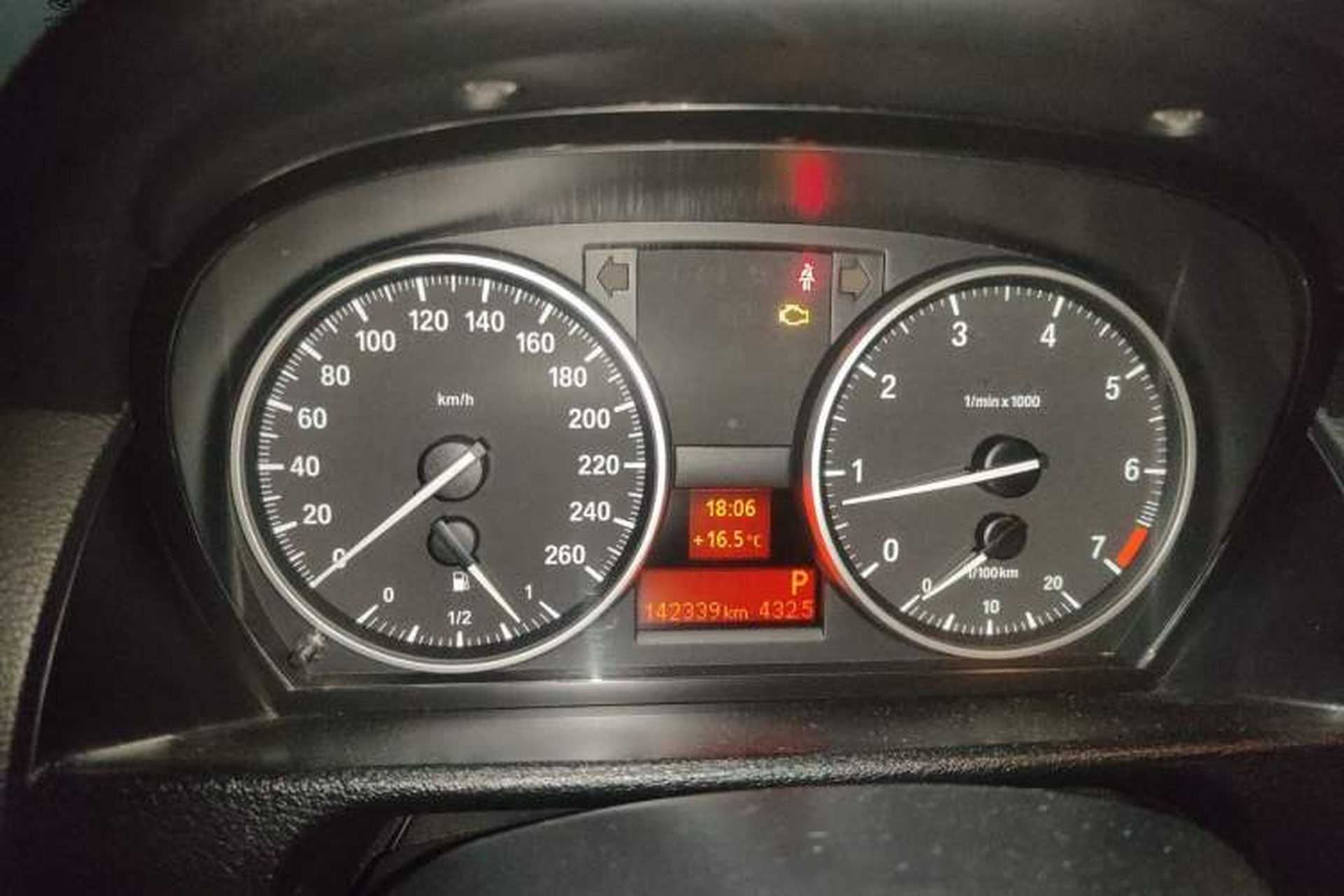 Used BMW X1 2012 sDrive18i Fashion Model Instrument Cluster