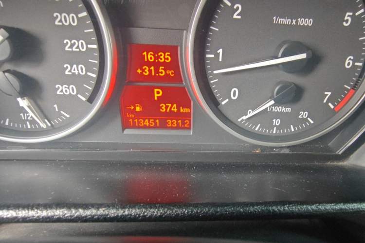 Used BMW X1 2012 sDrive18i Luxury Edition Odometer Close Up