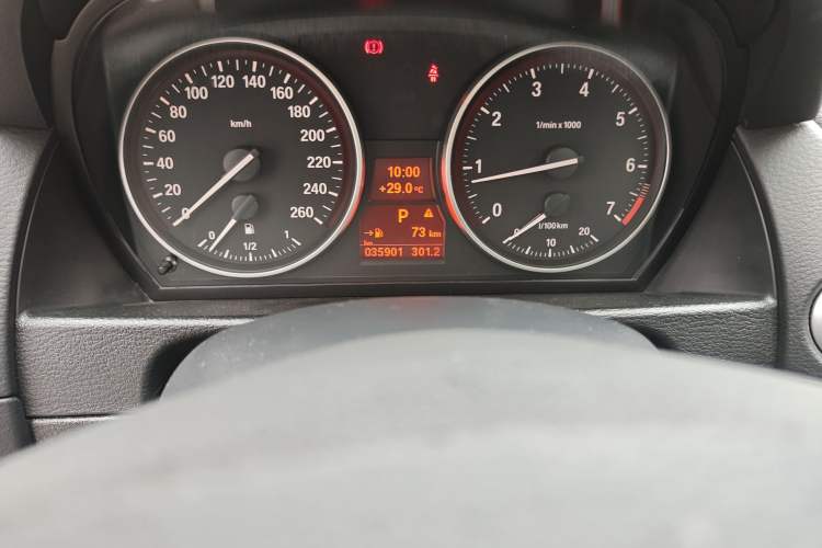 Used BMW X1 2012 sDrive18i Luxury Edition Odometer Close Up