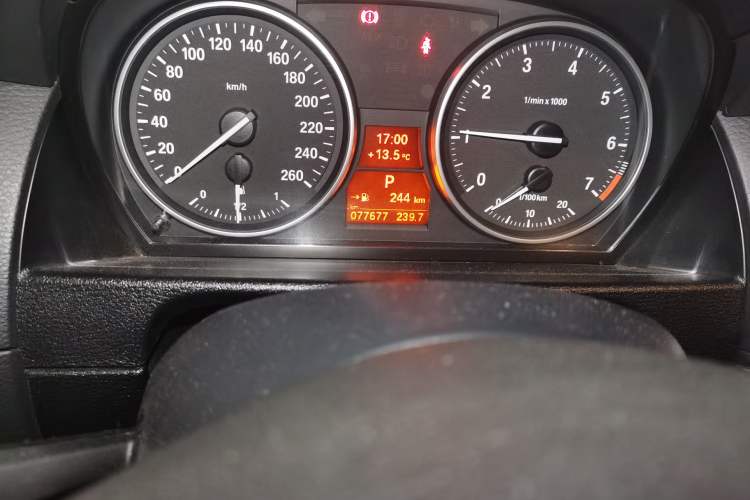 Used BMW X1 2012 sDrive18i Luxury Edition Odometer Close Up