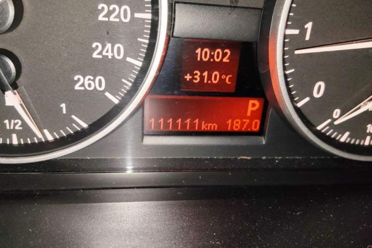 Used BMW X1 2012 sDrive18i Fashion Model Odometer Close Up