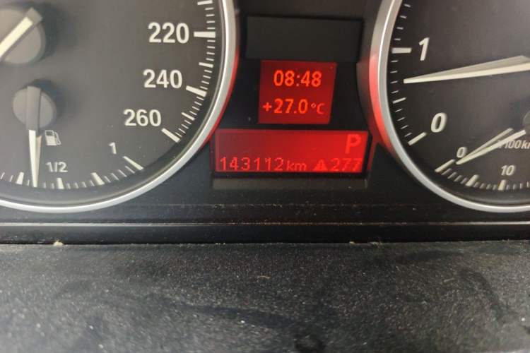 Used BMW X1 2012 sDrive18i Luxury Edition Odometer Close Up