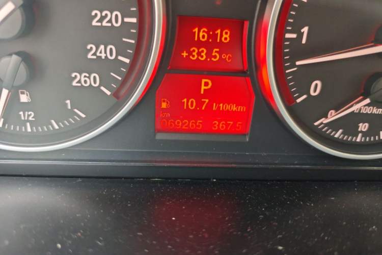 Used BMW X1 2012 xDrive20i Odometer Close Up