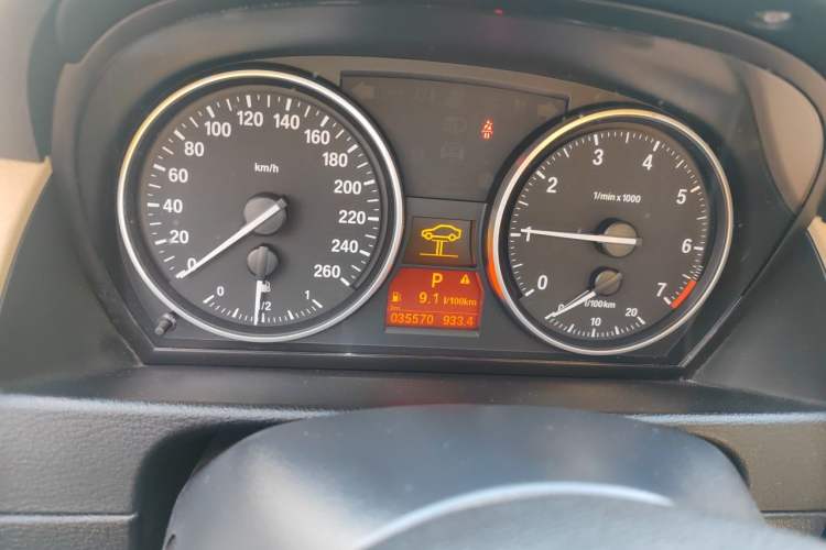 Used BMW X1 2012 sDrive18i Luxury Model Odometer Close Up