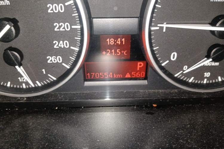 Used BMW X1 2012 sDrive18i Luxury Edition Odometer Close Up
