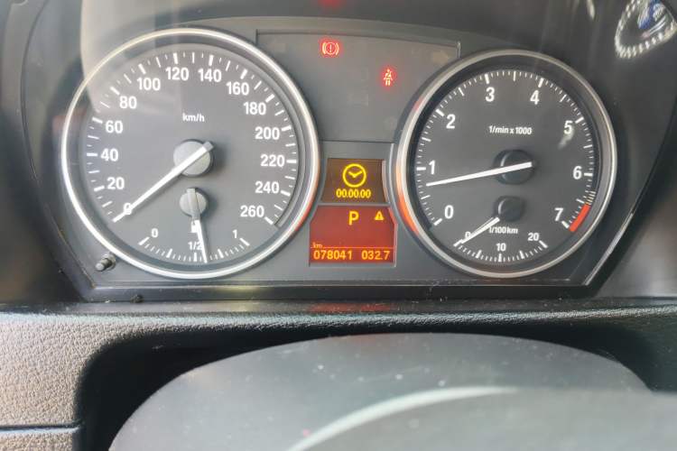 Used BMW X1 2012 sDrive18i Luxury Model Odometer Close Up