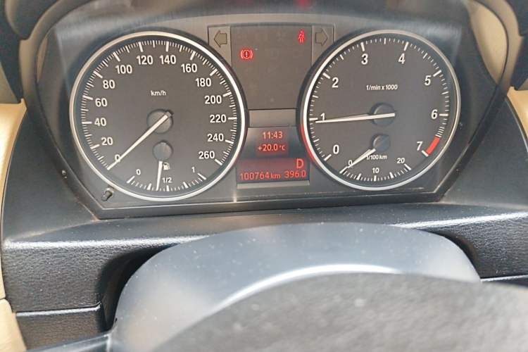 Used BMW X1 2012 sDrive18i Luxury Edition Odometer Close Up