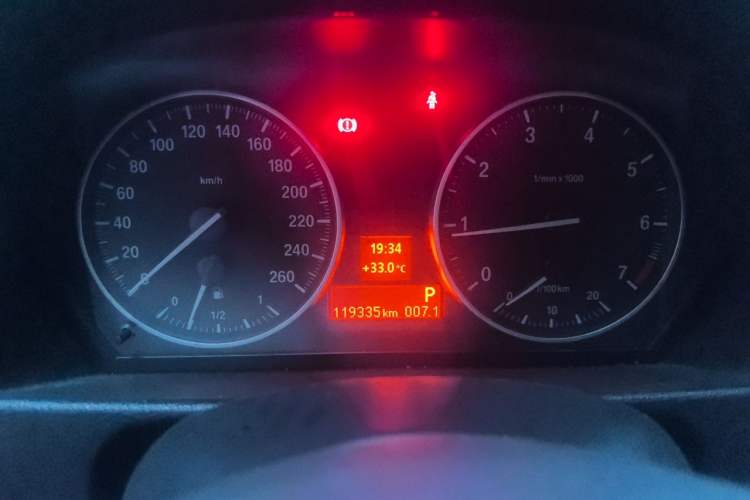 Used BMW X1 2012 sDrive18i Fashion Model Odometer Close Up