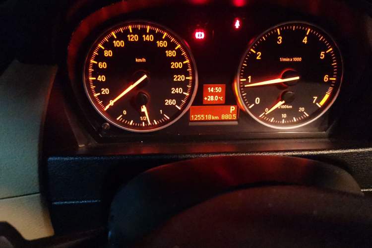 Used BMW X1 2012 sDrive18i Luxury Edition Odometer Close Up