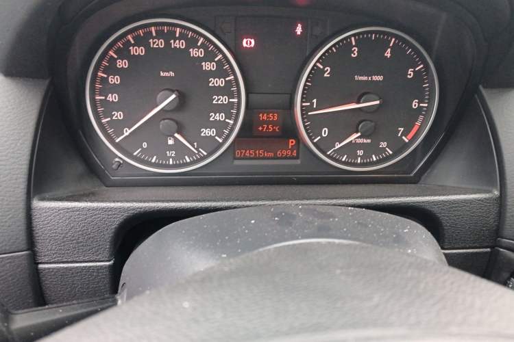 Used BMW X1 2012 sDrive18i Luxury Edition Odometer Close Up