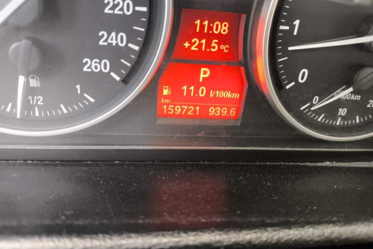 Used BMW X1 2012 sDrive20i Leading Model Odometer Close Up