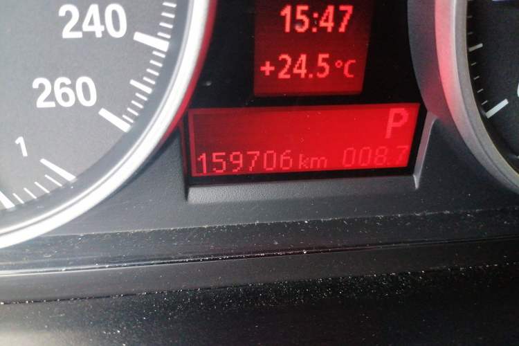 Used BMW X1 2012 sDrive20i Leading Model Odometer Close Up