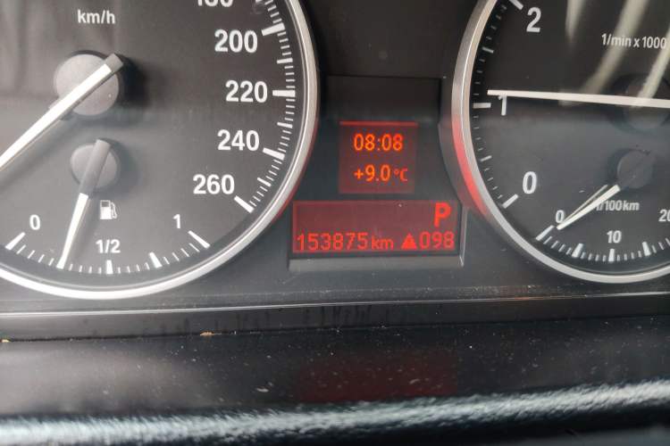 Used BMW X1 2012 sDrive18i Fashion Model Odometer Close Up