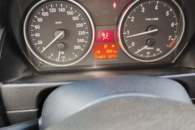 Used BMW X1 2012 sDrive18i Luxury Edition Odometer Close Up