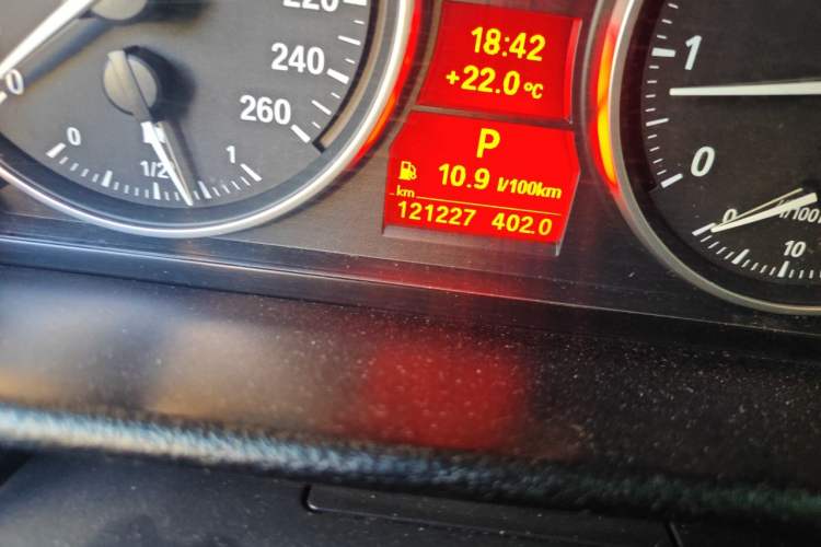 Used BMW X1 2012 sDrive18i Luxury Model Odometer Close Up