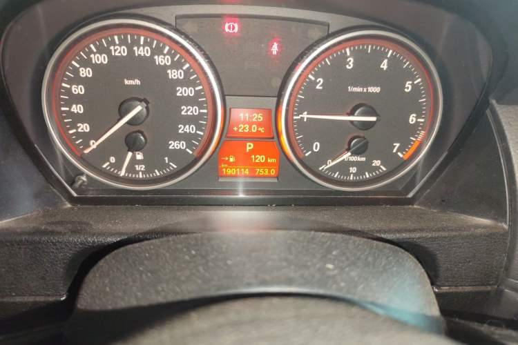 Used BMW X1 2012 sDrive18i Luxury Edition Odometer Close Up
