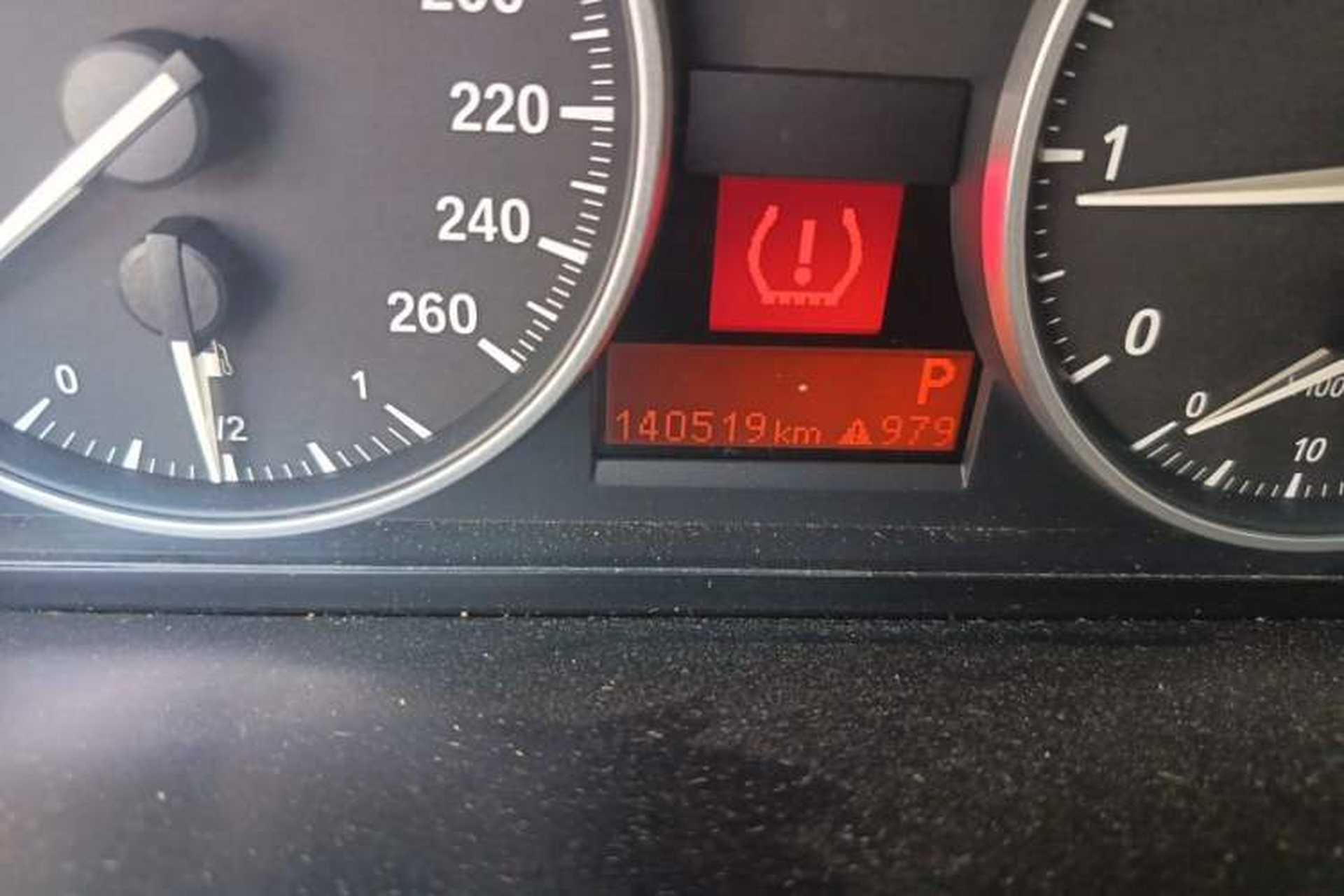 Used BMW X1 2012 sDrive18i Luxury Edition Odometer Close Up