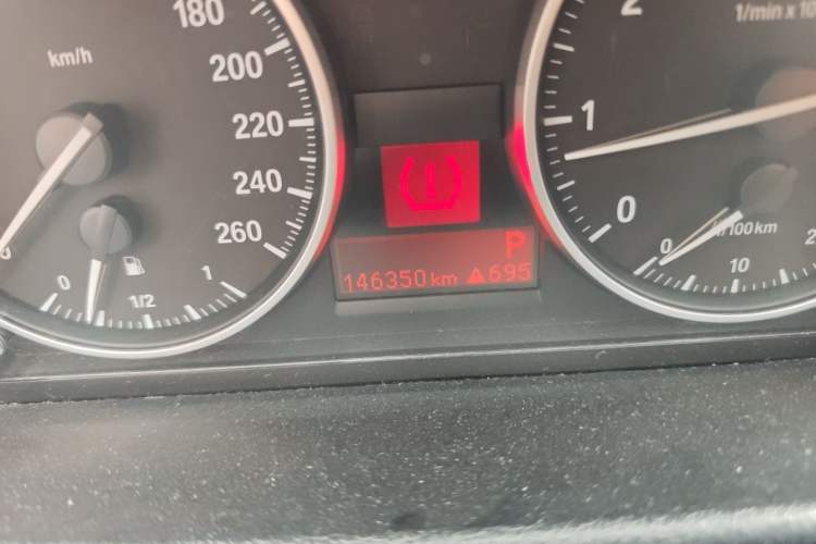 Used BMW X1 2012 sDrive18i Fashion Model Odometer Close Up