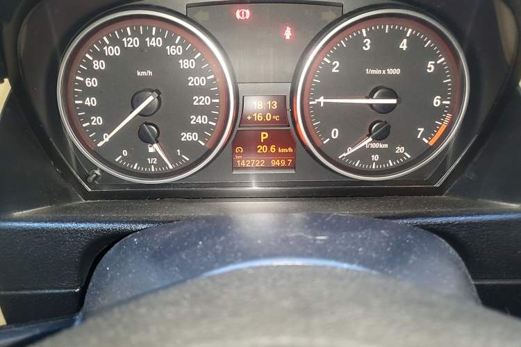 Used BMW X1 2012 sDrive18i Luxury Edition Odometer Close Up