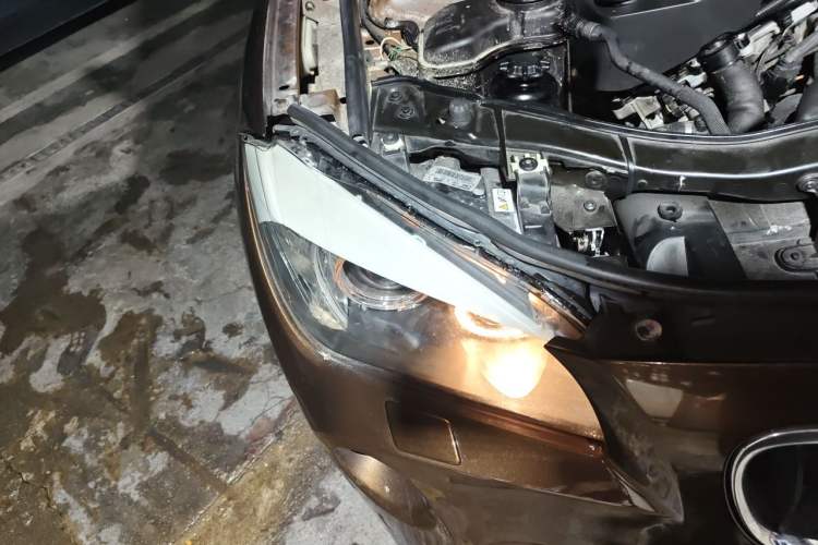 Used BMW X1 2012 xDrive20i Right Front Headlight