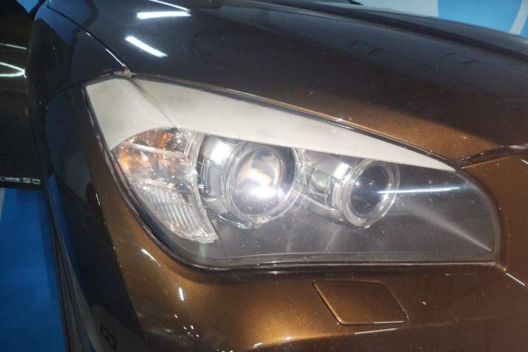 Used BMW X1 2012 xDrive20i Luxury Model Right Front Headlight