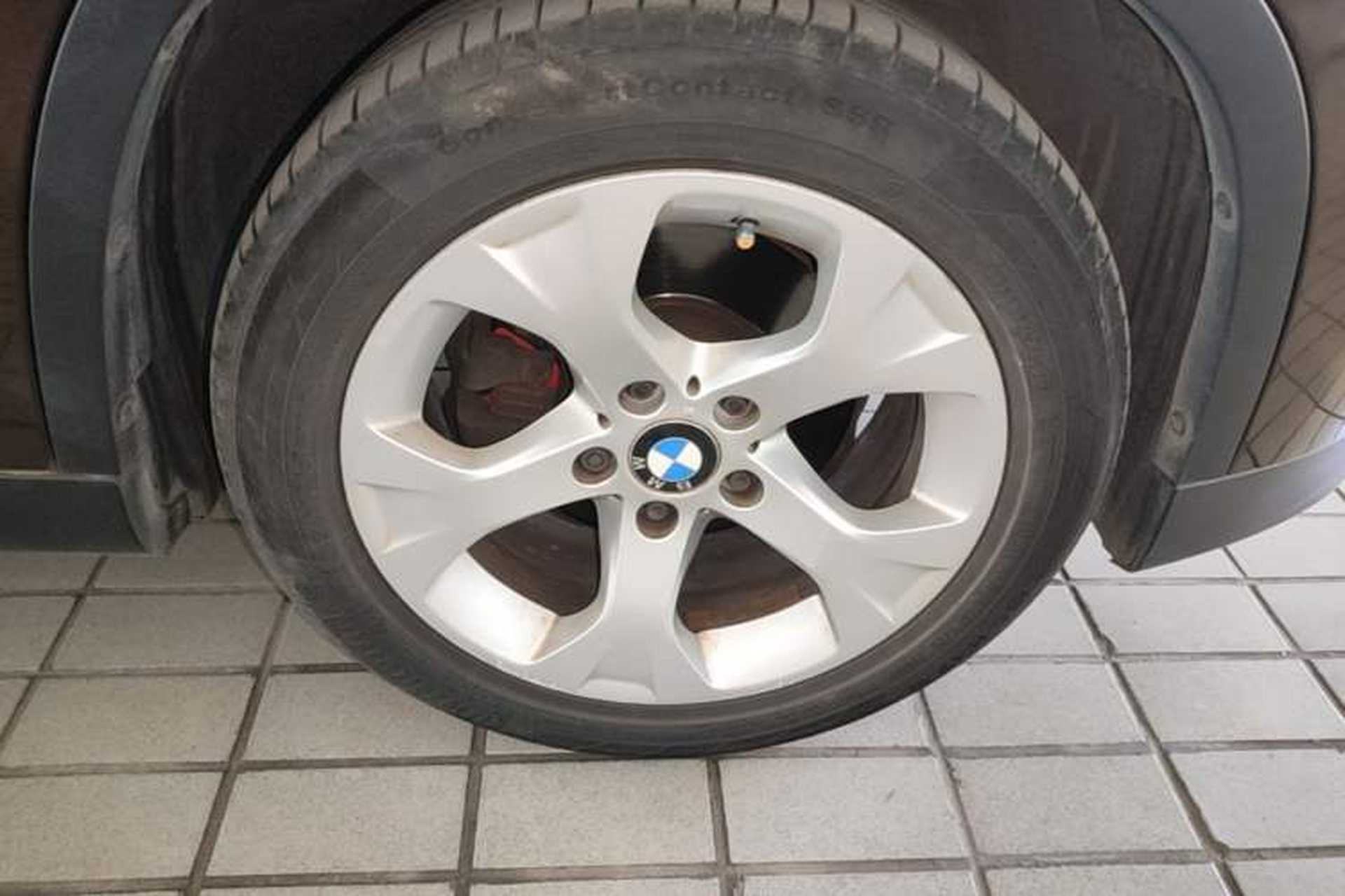 Used BMW X1 2012 sDrive18i Luxury Edition Right Front Wheel Hub
