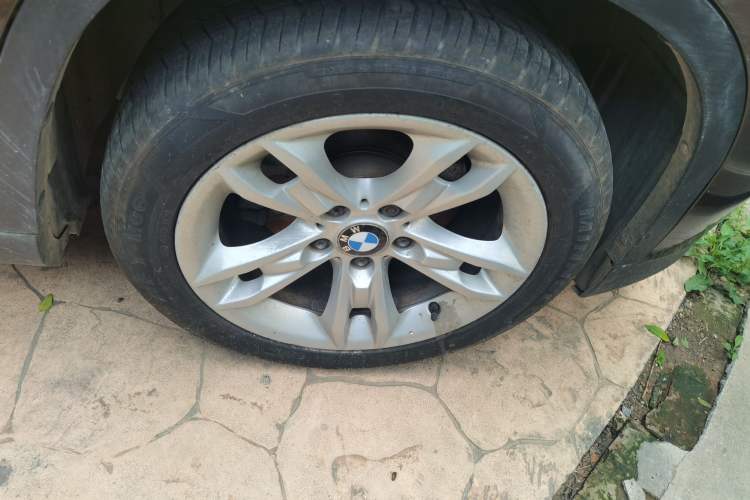 Used BMW X1 2012 xDrive20i Luxury Model Right Front Wheel Hub