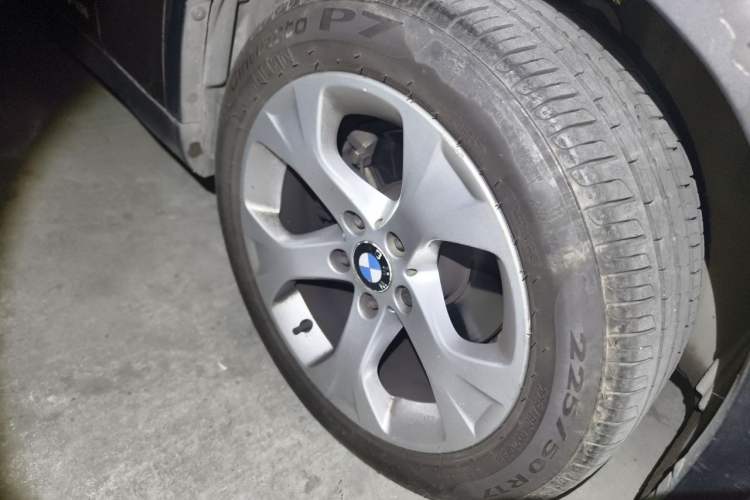 Used BMW X1 2012 sDrive18i Fashion Model Right Front Wheel Hub