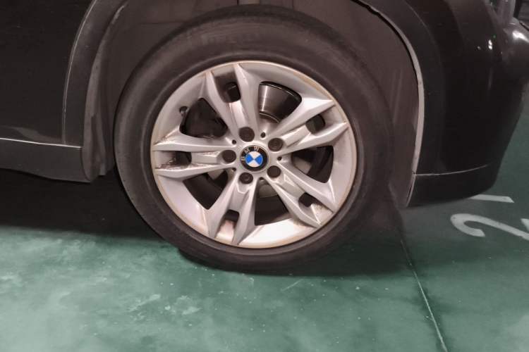 Used BMW X1 2012 sDrive20i Leading Model Right Front Wheel Hub