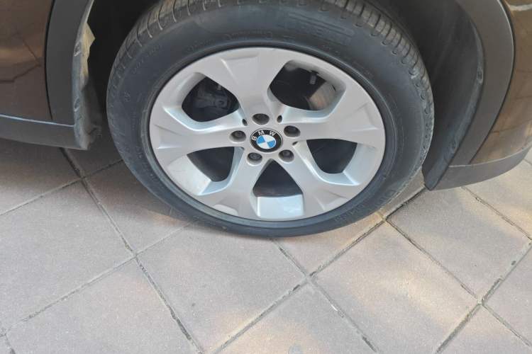 Used BMW X1 2012 sDrive18i Luxury Model Right Front Wheel Hub