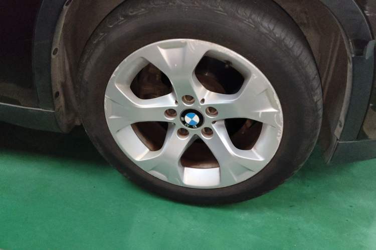 Used BMW X1 2012 sDrive18i Fashion Model Right Front Wheel Hub