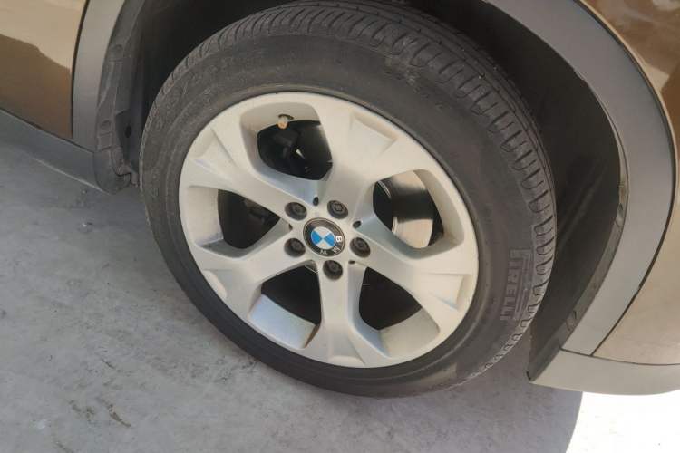 Used BMW X1 2012 sDrive18i Fashion Model Right Front Wheel Hub