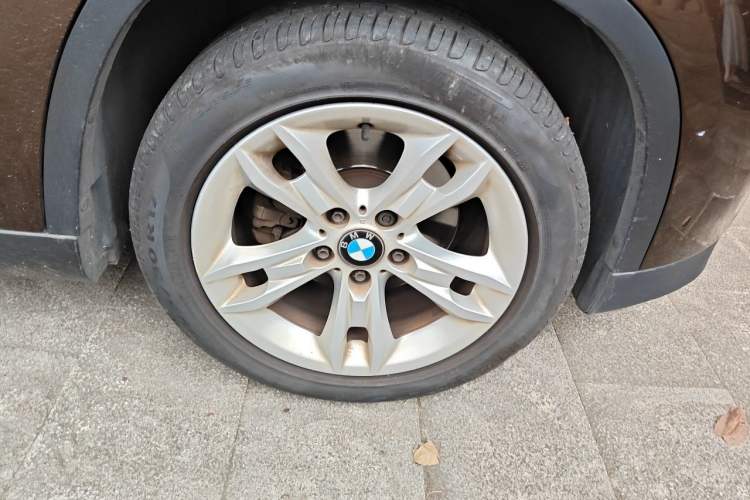 Used BMW X1 2012 xDrive20i Right Front Wheel Hub