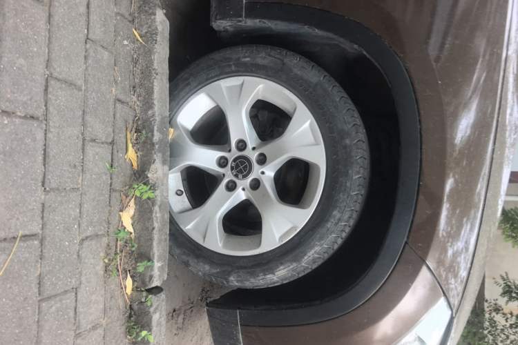 Used BMW X1 2012 sDrive18i Fashion Model Right Front Wheel Hub