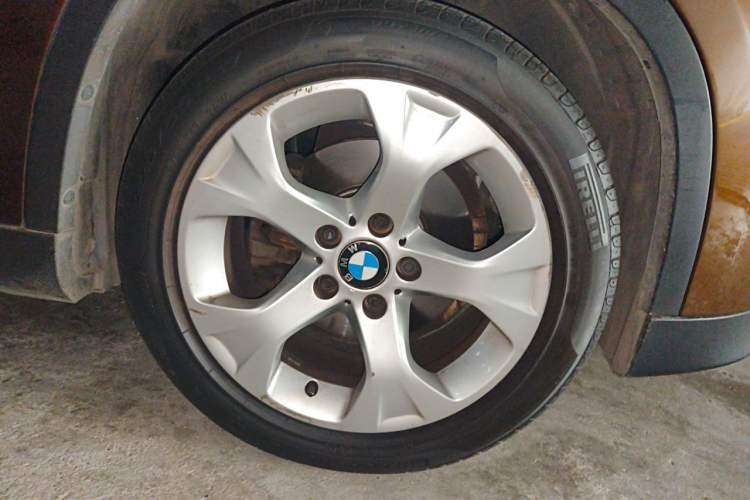 Used BMW X1 2012 xDrive28i Right Front Wheel Hub