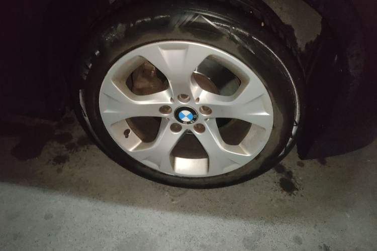 Used BMW X1 2012 sDrive18i Fashion Model Right Front Wheel Hub