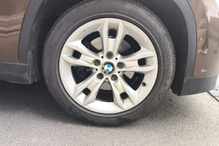Used BMW X1 2012 sDrive20i Leading Model Right Front Wheel Hub