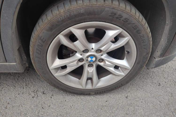Used BMW X1 2012 xDrive20i Luxury Model Right Front Wheel Hub