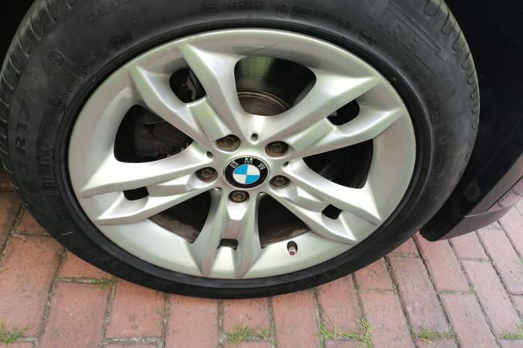 Used BMW X1 2012 sDrive20i Leading Model Right Front Wheel Hub