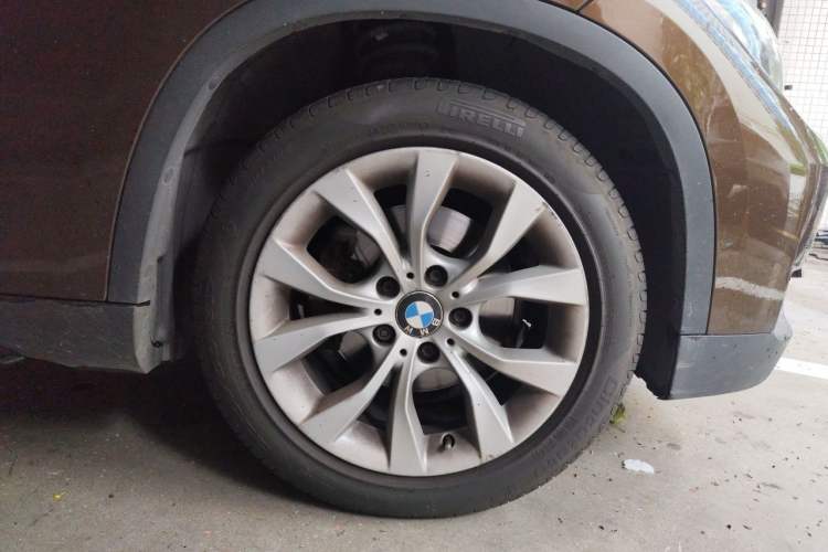Used BMW X1 2012 sDrive18i Luxury Edition Right Front Wheel Hub