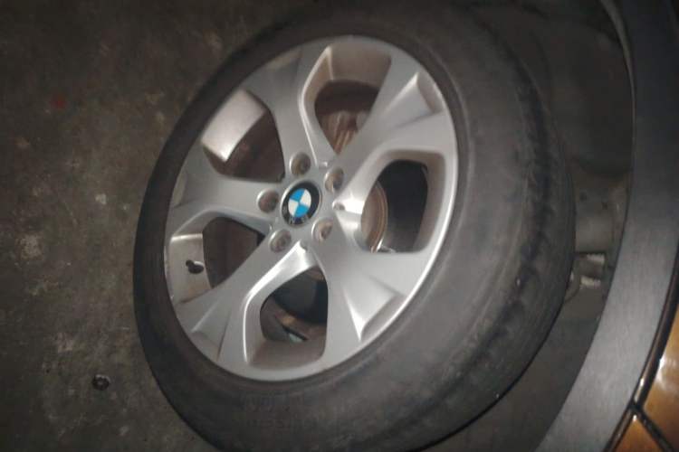 Used BMW X1 2012 sDrive18i Luxury Model Right Front Wheel Hub