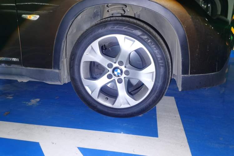 Used BMW X1 2012 sDrive18i Fashion Model Right Front Wheel Hub