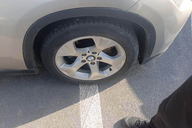 Used BMW X1 2012 sDrive18i Luxury Model Right Front Wheel Hub